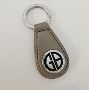 💜 3 for $15 Jewelry/Accessories! 💜Giani Bernini Taupe Leather Key Holder